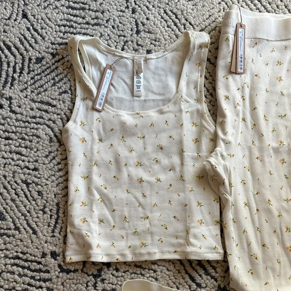 SKIMS Pajama Set with Tank and Shorts - Picture 4 of 6